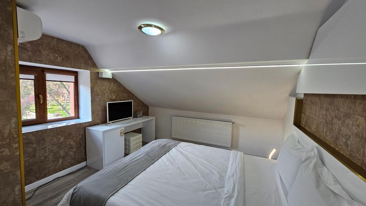 Bed and Breakfast Colt De Rai Решица Экстерьер фото